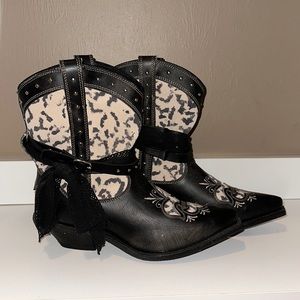 Black w/ cheetah print detail, size 11M, Cowgirl boots